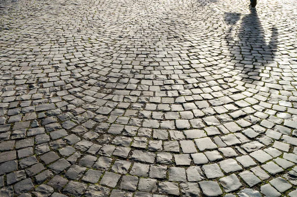 Vieux Pavé Trottoir Gros Plan Solitaire Femme Ombre Marche Maison — Photo