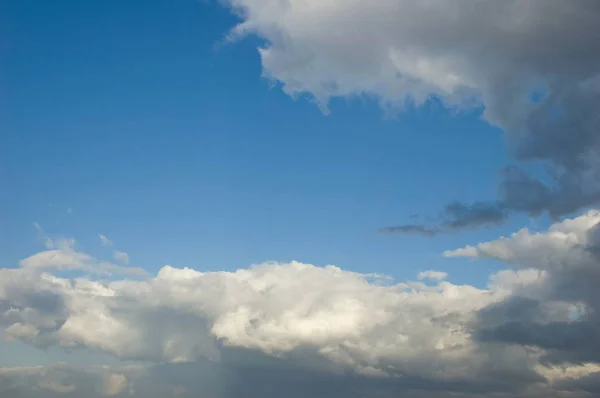 Céu azul e nuvens Fotografias De Stock Royalty-Free