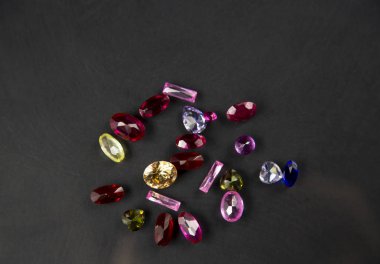 Mücevher ya da taşlar siyah renk, stüdyo çekim güzel gem Parlatıcı