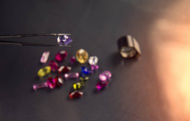 Mücevher ya da taşlar siyah renk, stüdyo çekim güzel gem Parlatıcı