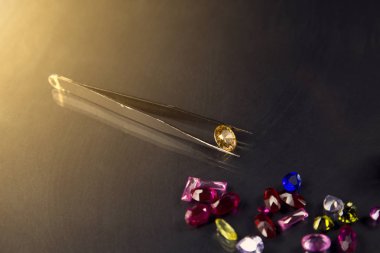 Mücevher ya da taşlar siyah renk, stüdyo çekim güzel gem Parlatıcı