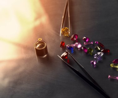 Mücevher ya da taşlar siyah renk, stüdyo çekim güzel gem Parlatıcı