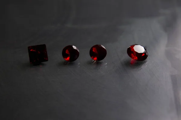 Juvel eller pärlor på svart glans färg, Studio skott av vackra pärla — Stockfoto