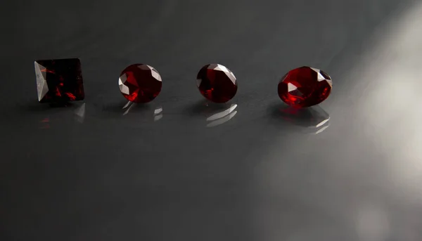 Gioiello o gemme su colore nero lucido, Studio colpo di bella gemma — Foto Stock