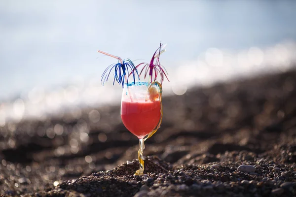 Tropische Cocktail Een Glas Het Zomer Strand — Stockfoto