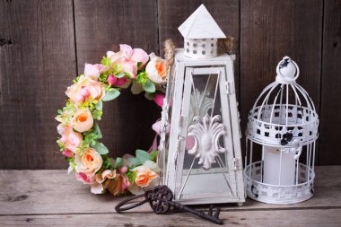 Dekoratif çiçek çelenk