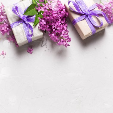 Hediye ile sarılmış hediye kutuları 