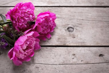 Pembe peonies çiçek demet