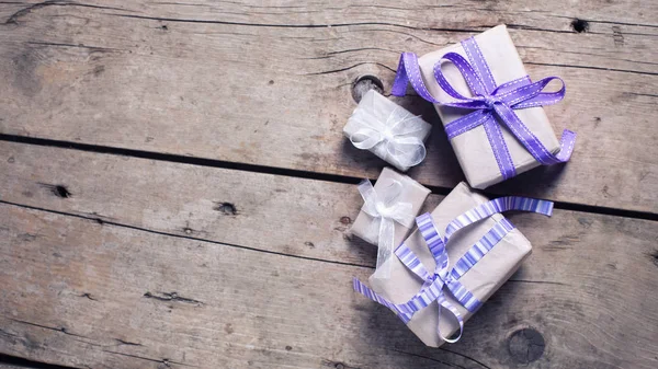 Cajas de regalo envueltas con regalos — Foto de Stock