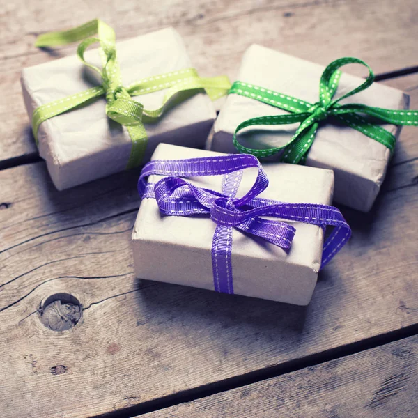 Святкові подарункові коробки з подарунками — стокове фото