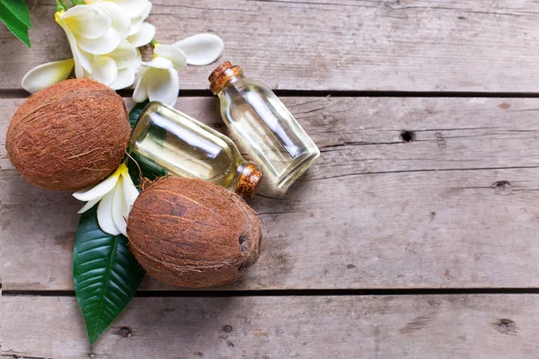 Cocos y aceite de coco — Foto de Stock