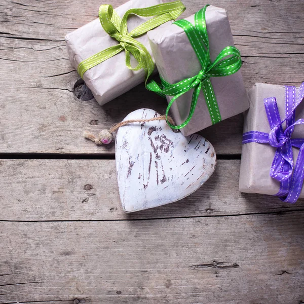 Geschenken en decoratieve hart — Stockfoto