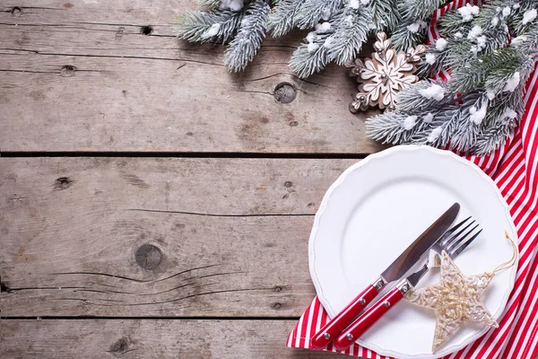 Weihnachtstisch gedeckt. — Stockfoto