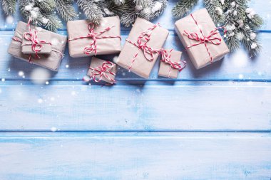 Paketlenmiş Noel hediyeleri