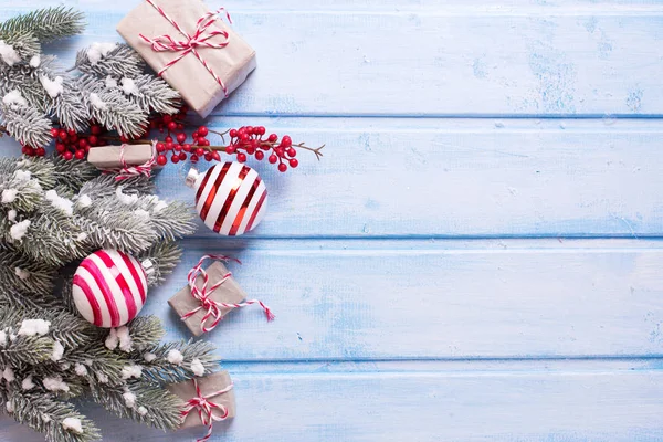 Grenze aus Weihnachtsgeschenken — Stockfoto