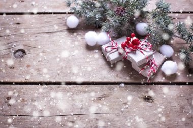 Hediye ile sarılmış kutuları  