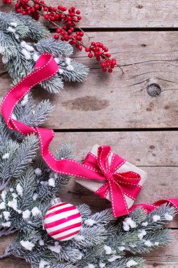 kaydırılan Noel hediye kutusu