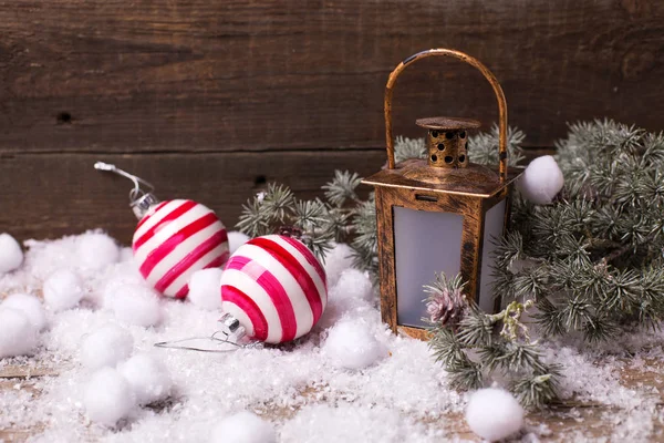 Boules de Noël, bougie en lanterne décorative — Photo