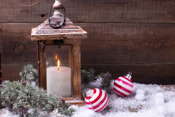 Рождество Горящая свеча в фонаре — стоковое фото