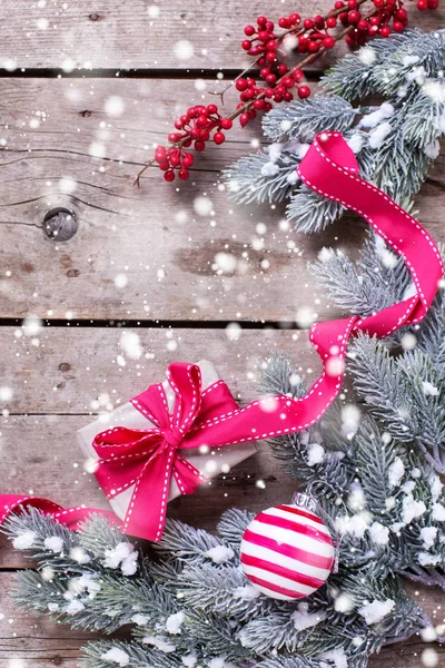 Wrapped christmas gift box — Stock Photo, Image
