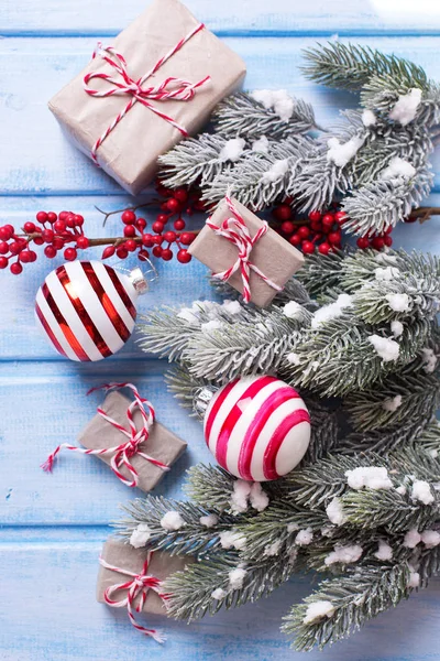 Grenze aus Weihnachtsgeschenken — Stockfoto