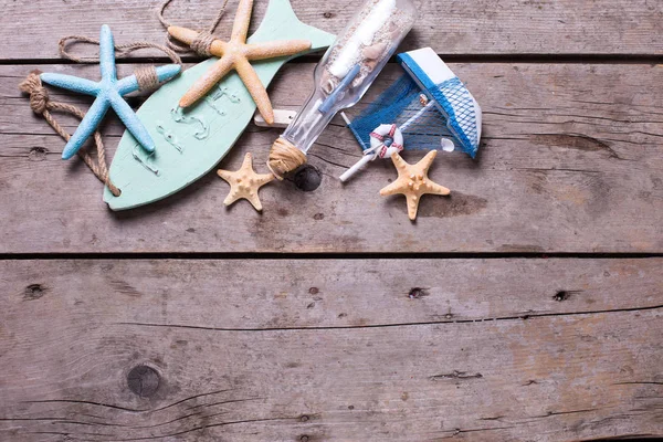 Zee objecten op houten planken — Stockfoto