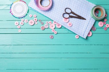 Dikiş malzemeleri ve boş kağıt