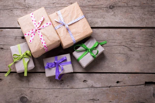 Festive gift boxes on wooden backgroung — Stock Photo, Image