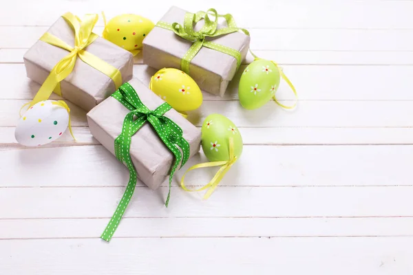 Velikonoční vajíčka a boxy — Stock fotografie