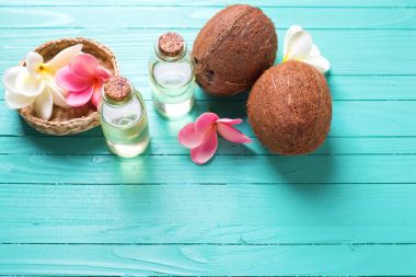 Spa Ürünleri ahşap zemin üzerinde