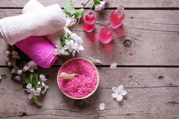 Pengaturan spa dalam warna pink . — Stok Foto