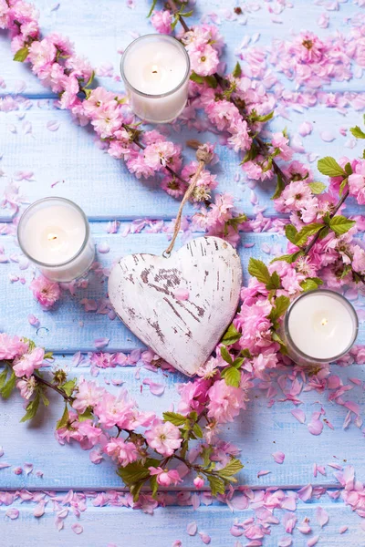 Fondo con flores rosadas de sakura — Foto de Stock