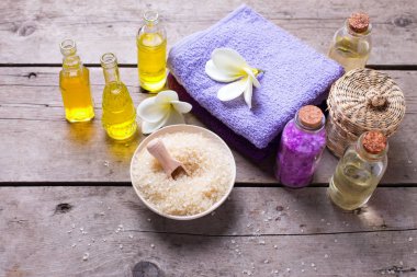 Spa ayar sarı ve mor renkler.