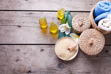 temel aroma yağı ile şişe