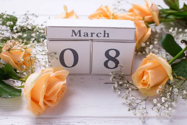 Calendário de março com rosas — Fotografia de Stock