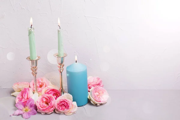 Summer flowers and burning candles — Stock Photo, Image