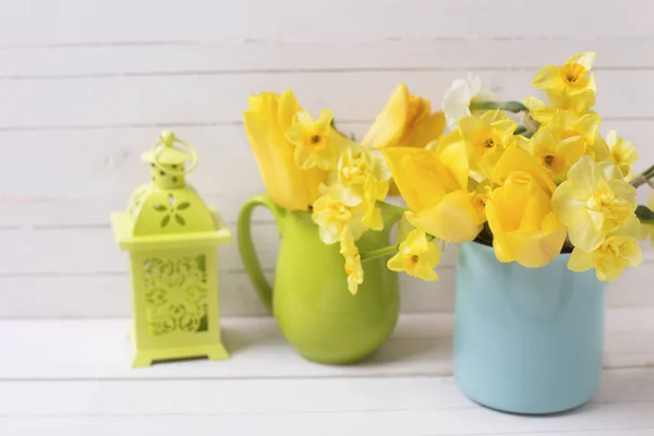 Våren påskliljor eller narcissus blommor — Stockfoto