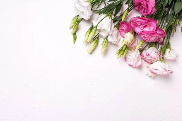 Flores Eustoma Rosa Branco Fundo Branco Texturizado — Fotografia de Stock