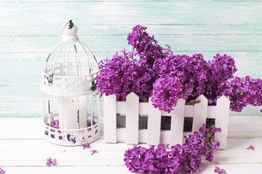 Eski püskü şık çiçek kompozisyon.