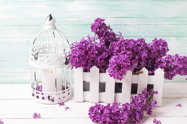 Eski püskü şık çiçek kompozisyon.