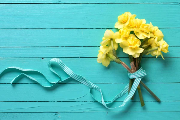 Narcisos de primavera amarillo brillante — Foto de Stock