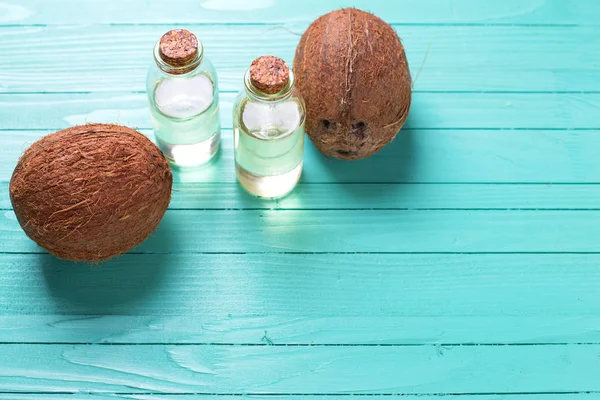 Butelki z olej kokosowy — Zdjęcie stockowe