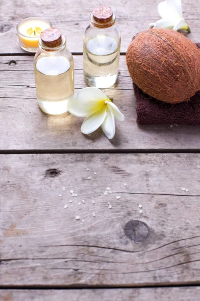 Butelki z olej kokosowy — Zdjęcie stockowe