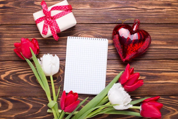 Box with present, heart,  empty tag — Stock Photo, Image