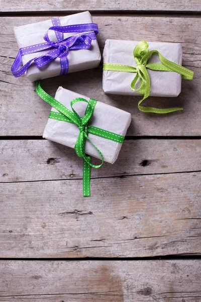 Tre scatole regalo festive — Foto Stock