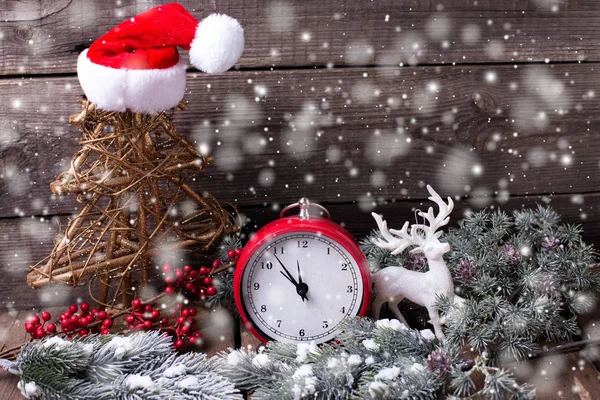 Christmas Composition Clock Deer Berries Branches Fur Tree Aged Wooden — Stock Photo, Image