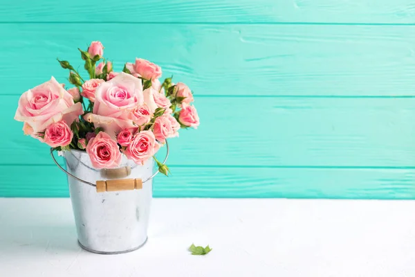 Bunch Tender Pink Roses Flowers Pot White Wooden Background Turquoise — Stock Photo, Image