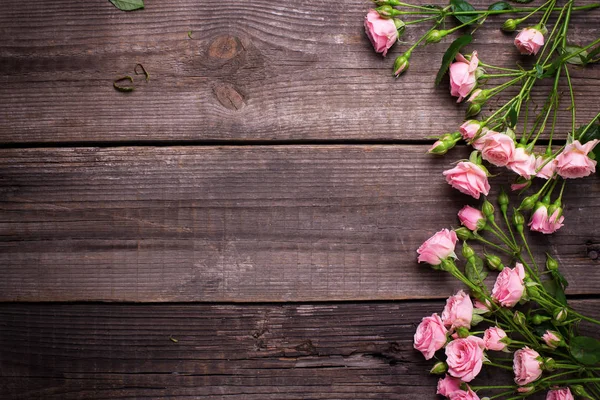 Frontera Rosas Rosadas Tiernas Flores Sobre Fondo Madera Envejecida Bodegón — Foto de Stock