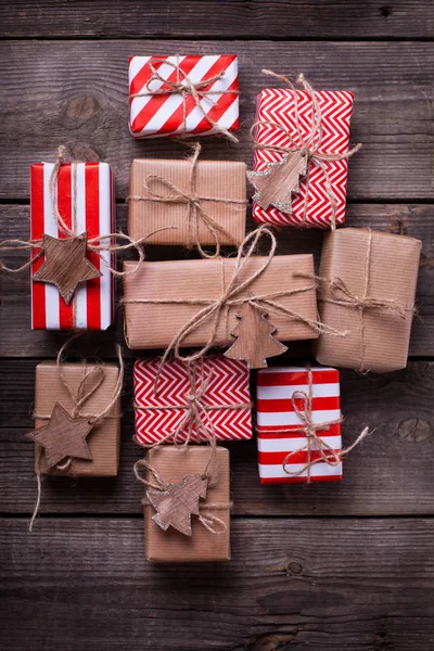 Cajas Regalo Festivas Con Regalos Juguetes Madera Sobre Fondo Madera —  Fotos de Stock