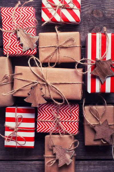 Cajas Regalo Festivas Con Regalos Juguetes Madera Sobre Fondo Madera —  Fotos de Stock